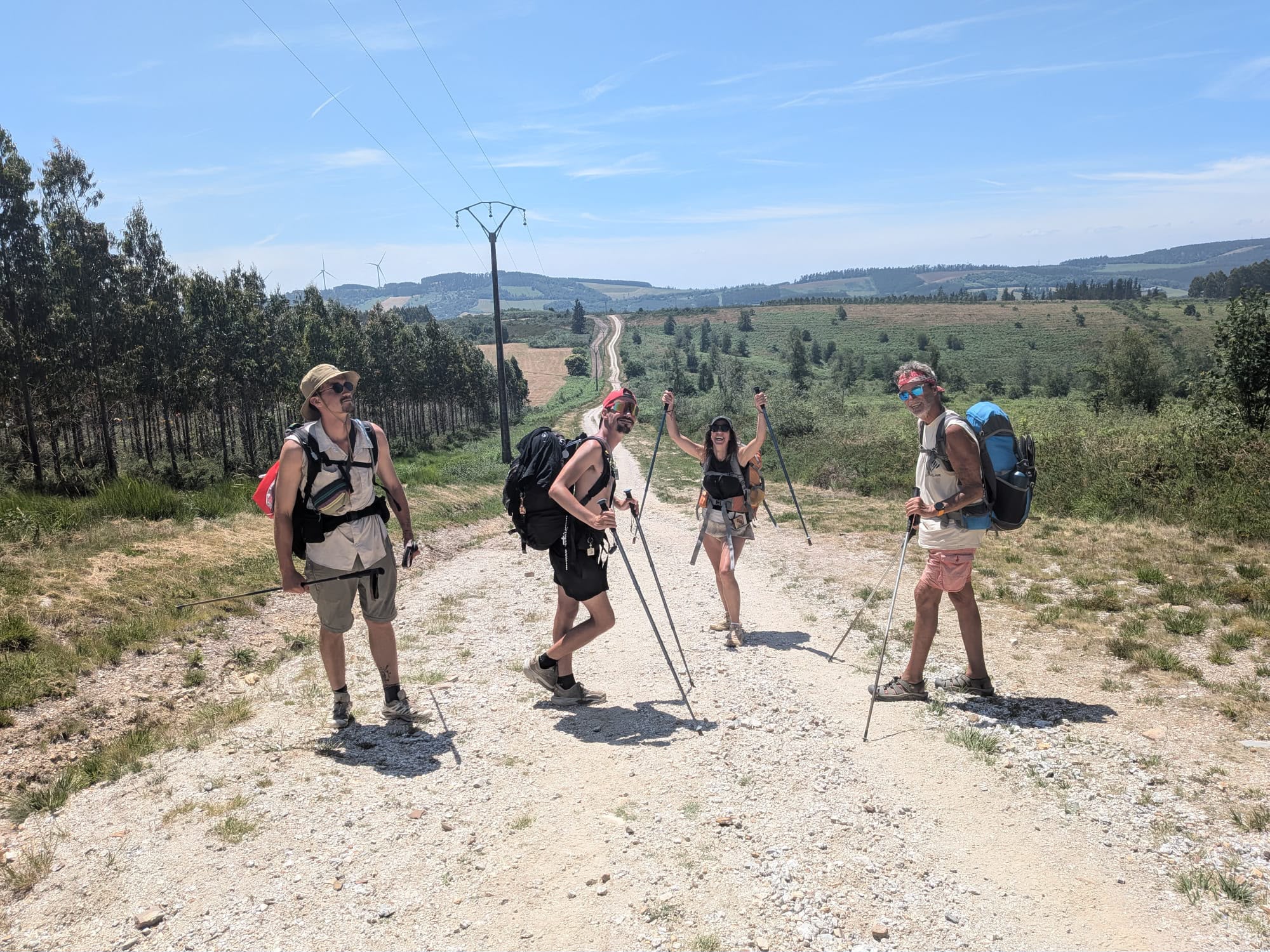 Alan et ses proches marchant sur le chemin de Compostelle